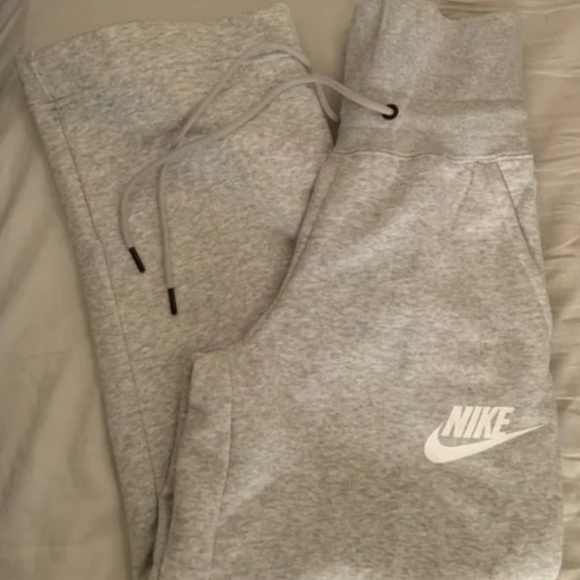 nike sweatpants - Picture 2 of 4